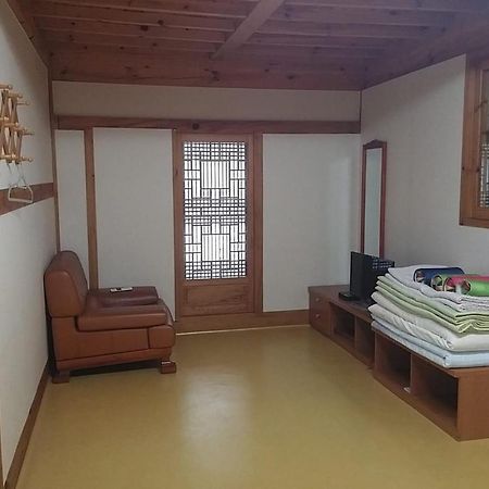 Gangneung Wangsangoal Hanok Pension Exterior foto