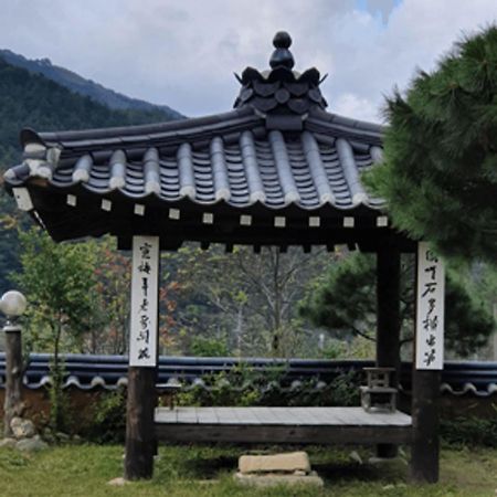 Gangneung Wangsangoal Hanok Pension Exterior foto