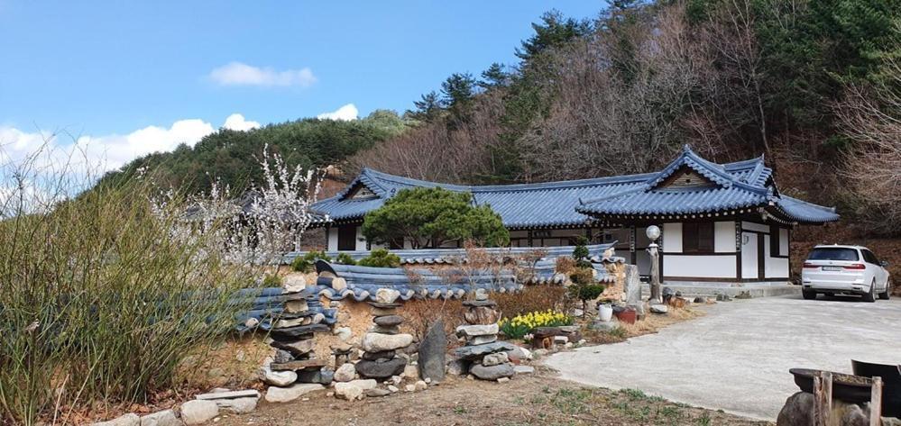 Gangneung Wangsangoal Hanok Pension Exterior foto